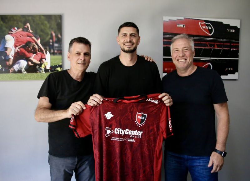 Gabriel Arias cerró una etapa histórica en Racing y acordó su llegada a Newell's como primer refuerzo