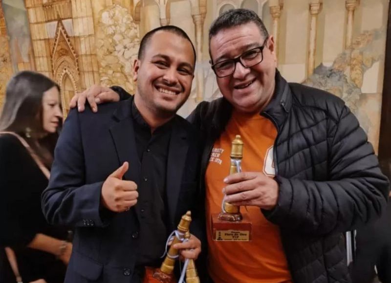 VIDEO | El periodista Ulises Catriel Cuenca fue reconocido dos veces en el escenario por su labor y su proyecto web