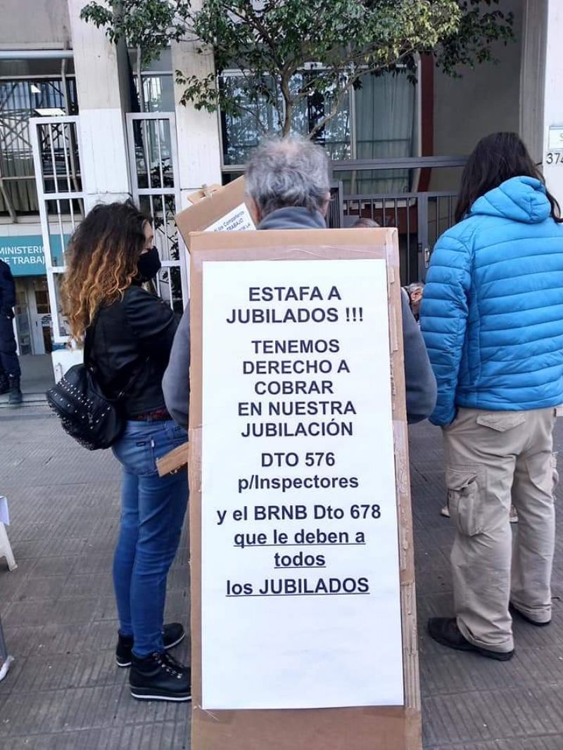 Realizaron una protesta en las puertas del Ministerio.