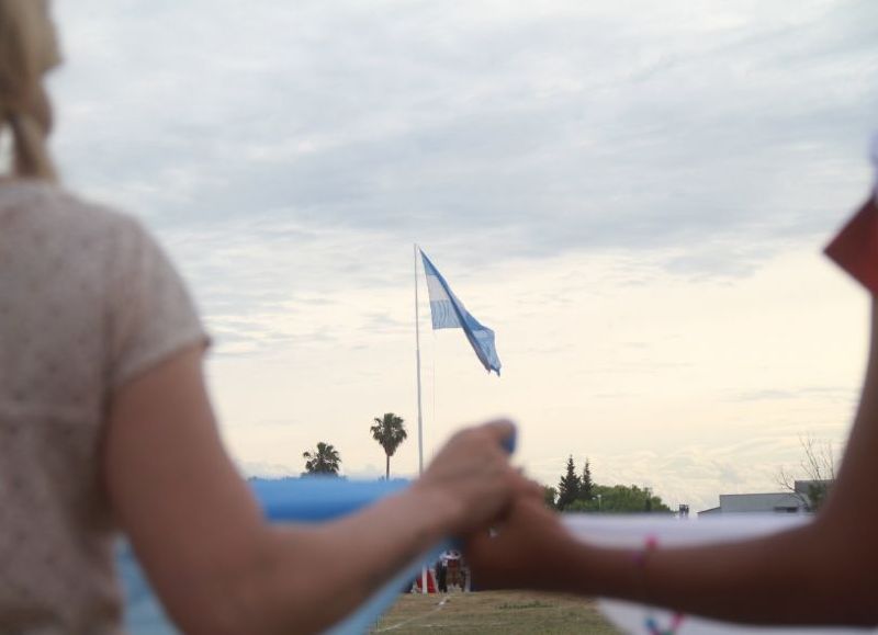 Primero, comenzaron a tocar artistas regionales, para luego recibir al reconocido artista del folklore Peteco Carabajal con la banda Riendas Libres. (Foto: Mario González)