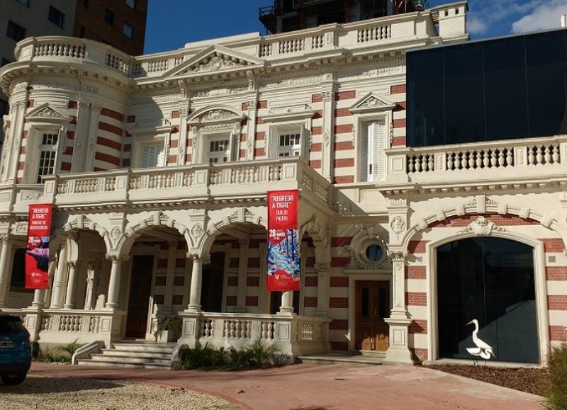 En la obra, las artistas participantes manifiestan sus sentires, intereses y preocupaciones en torno a la temática de la mujer.