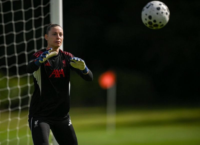 Suspenden seis partidos a una arquera del Liverpool por lenguaje racista