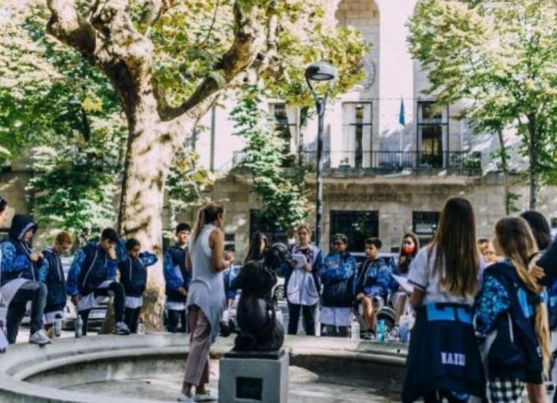 Se da en el marco del programa Guardianes de Nuestra Historia, una iniciativa del municipio que propone recorridas didácticas por las plazas y monumentos para las escuelas públicas y privadas de la región.