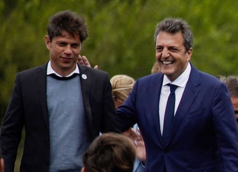 El gobernador bonaerense Axel Kicillof y el ex candidato presidencial Sergio Massa.