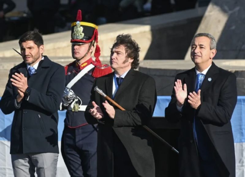 Milei celebró el Día de la Bandera en Rosario con críticas a la "casta" y una nueva convocatoria al "Pacto de Mayo"