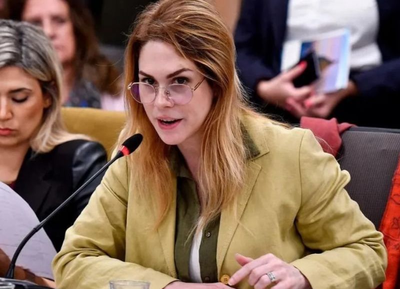 Lilia Lemoine quedó bajo una lluvia de críticas tras publicar una foto íntima junto a su expareja