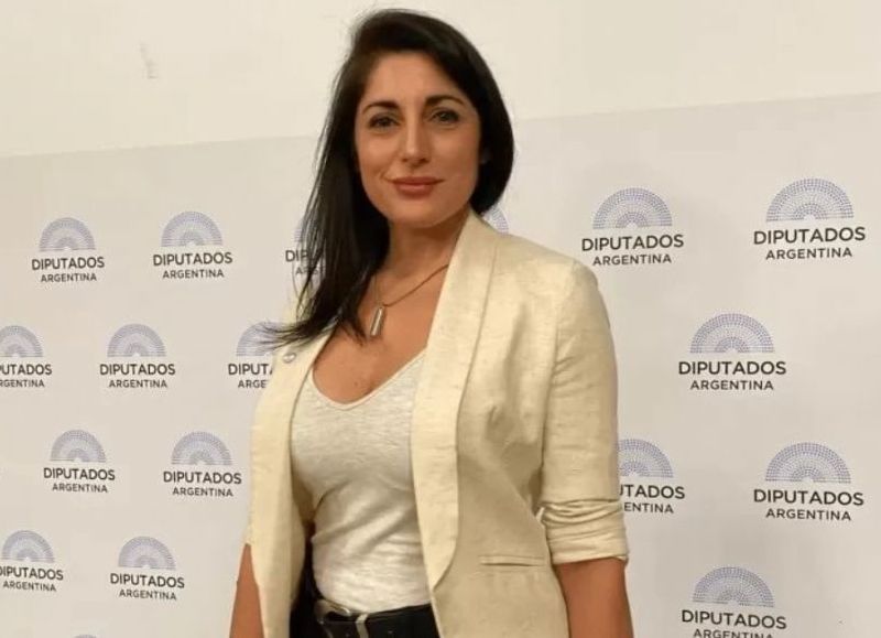 Santillán vuelve a quedar bajo la lupa por errores básicos en política internacional tras reunión con diplomáticos