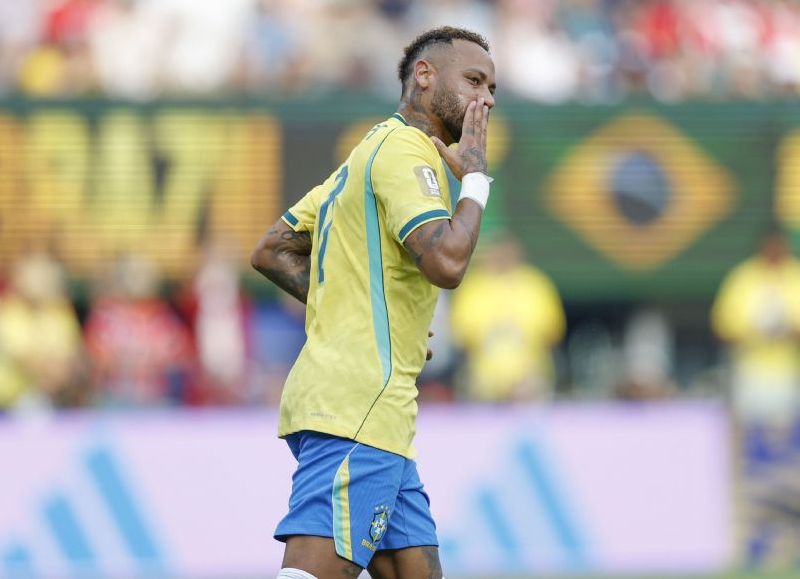 Tras la eliminación de Brasil, Neymar se refugió en el lujo con un yate de USD 23 millones