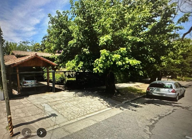 Así se encontraba el frente de la vivienda antes de la caída del árbol.