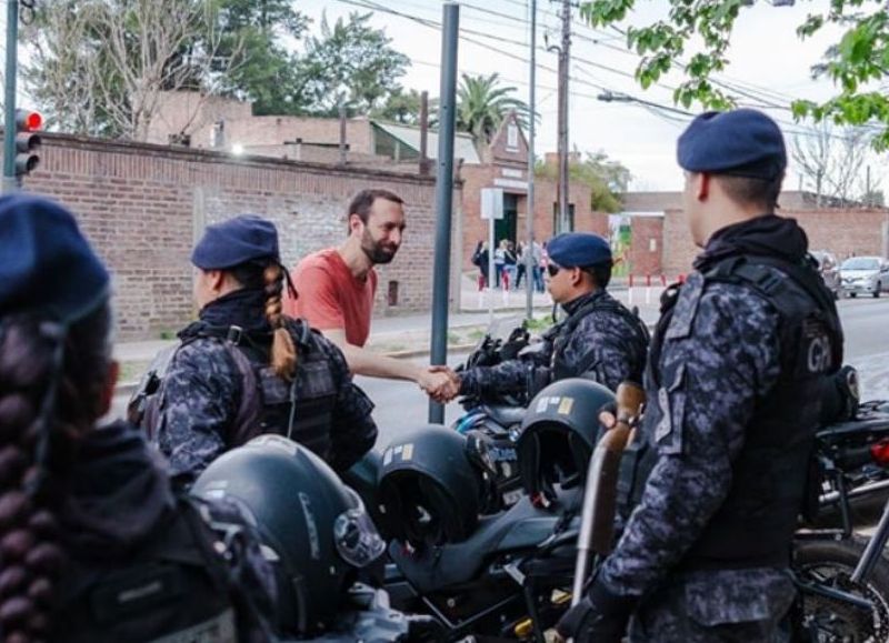 Selci y su equipo policial… listos solo para la foto.