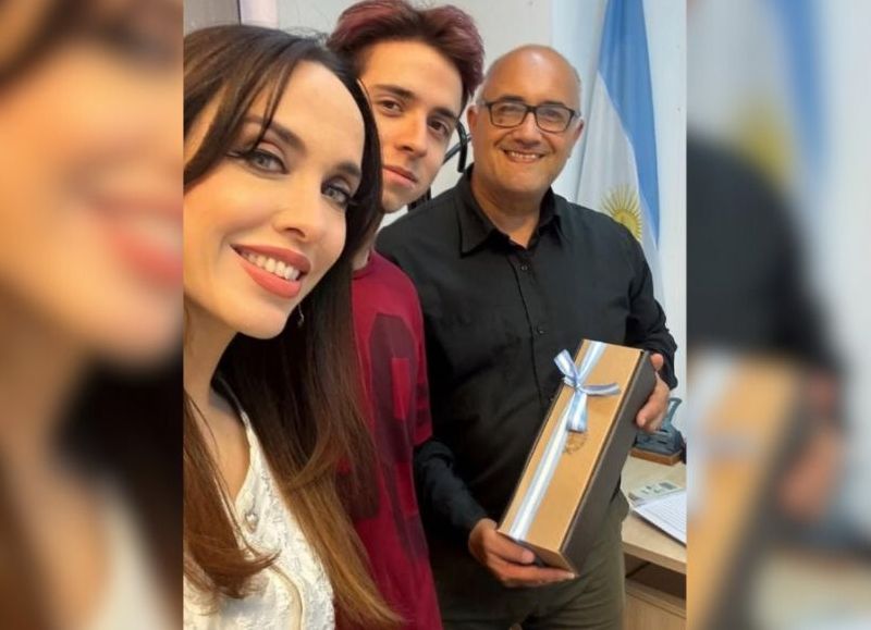 Un funcionario libertario con funciones en Mercedes fue cuestionado por la recepción de un presente en su despacho