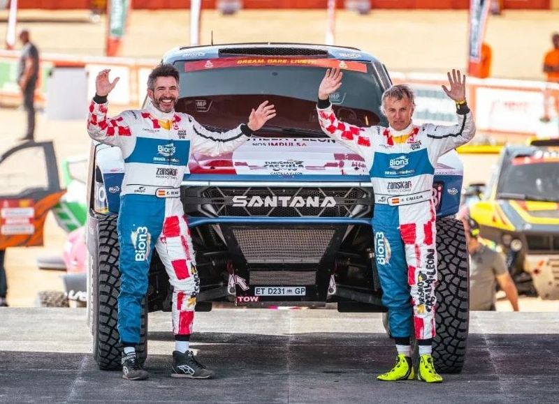 VIDEO | El argentino Eduardo Blanco quedó fuera del Dakar tras un violento vuelco