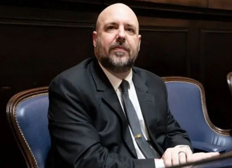 Un libertario quedó expuesto por un crédito de 145 mil dólares del Nación que el Gobierno cuestiona